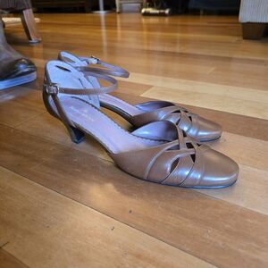 Naturalizer Brown Leather Ankle Strap Buckle Pump Round Toe Women's 8.5M